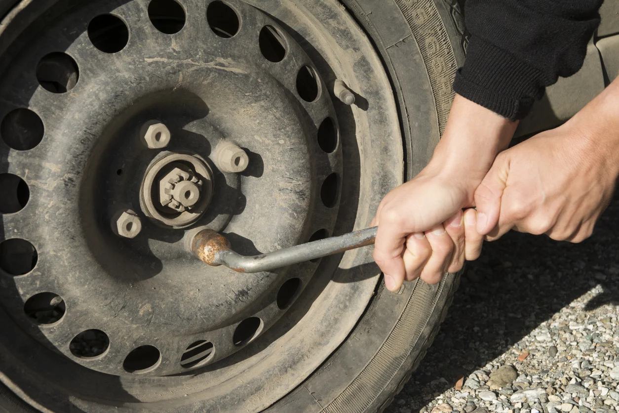 Garagem CARPLACE: Trocando um pneu furado do AirCross