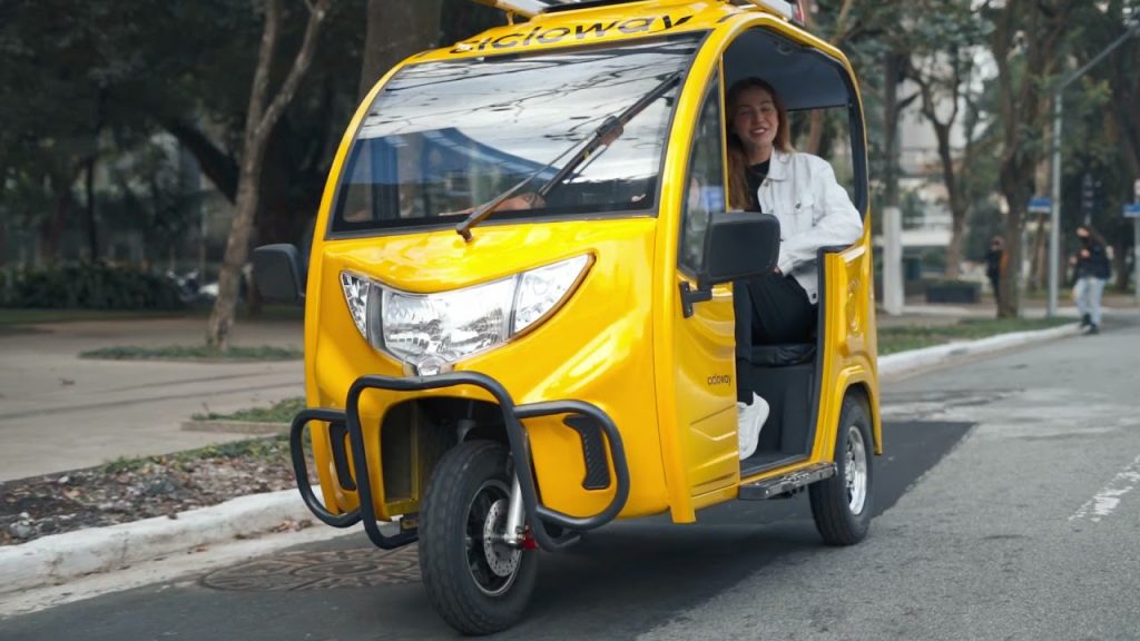 Conheça os detalhes do projeto Caroninha, que inventiva o uso de carros elétricos por bares e restaurantes durante a Copa do Mundo