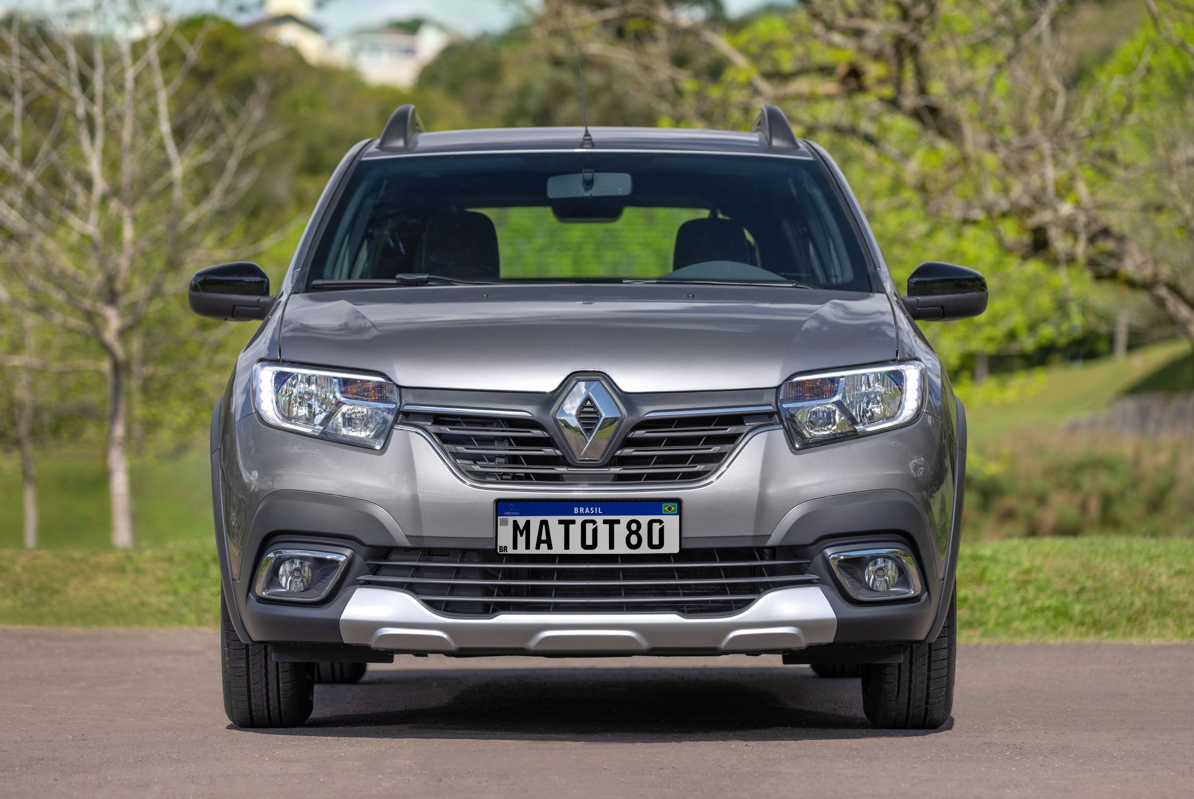 O Renault Stepway acaba de ganhar nova versão. Trata-se de Zen com motor 1.0 SCe que equipava o Sandero