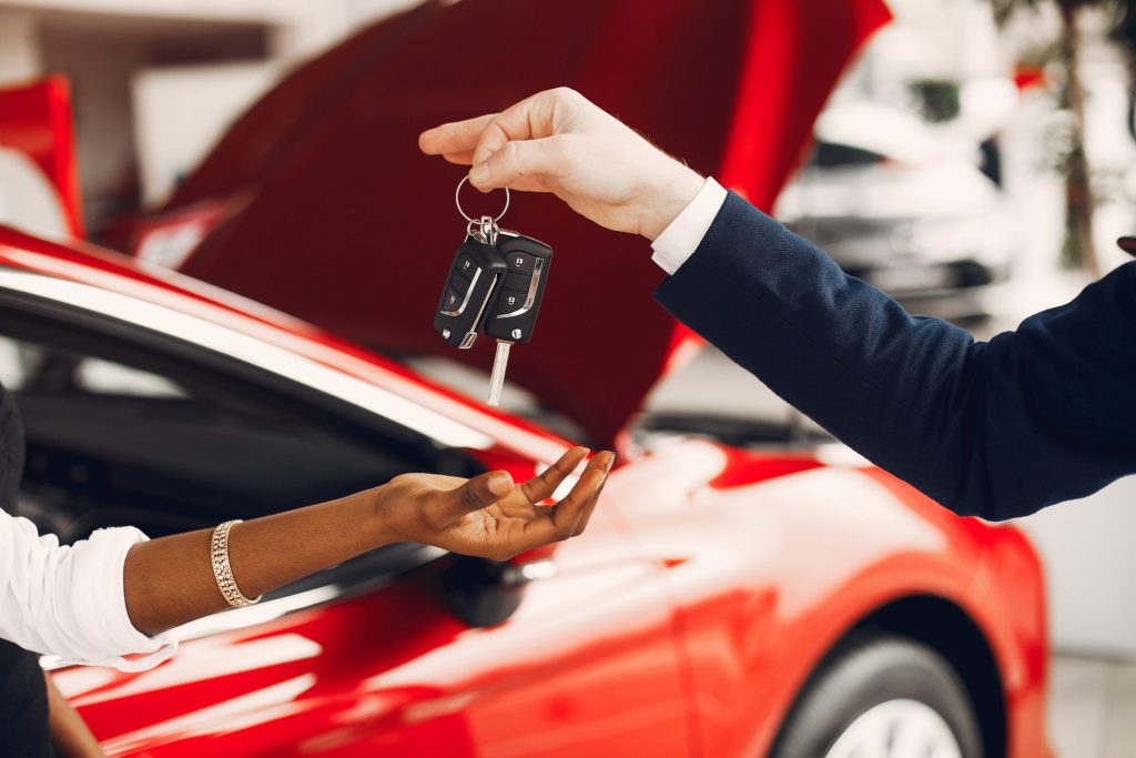 A compra de um carro seminovo pode gerar inúmeras vantagens