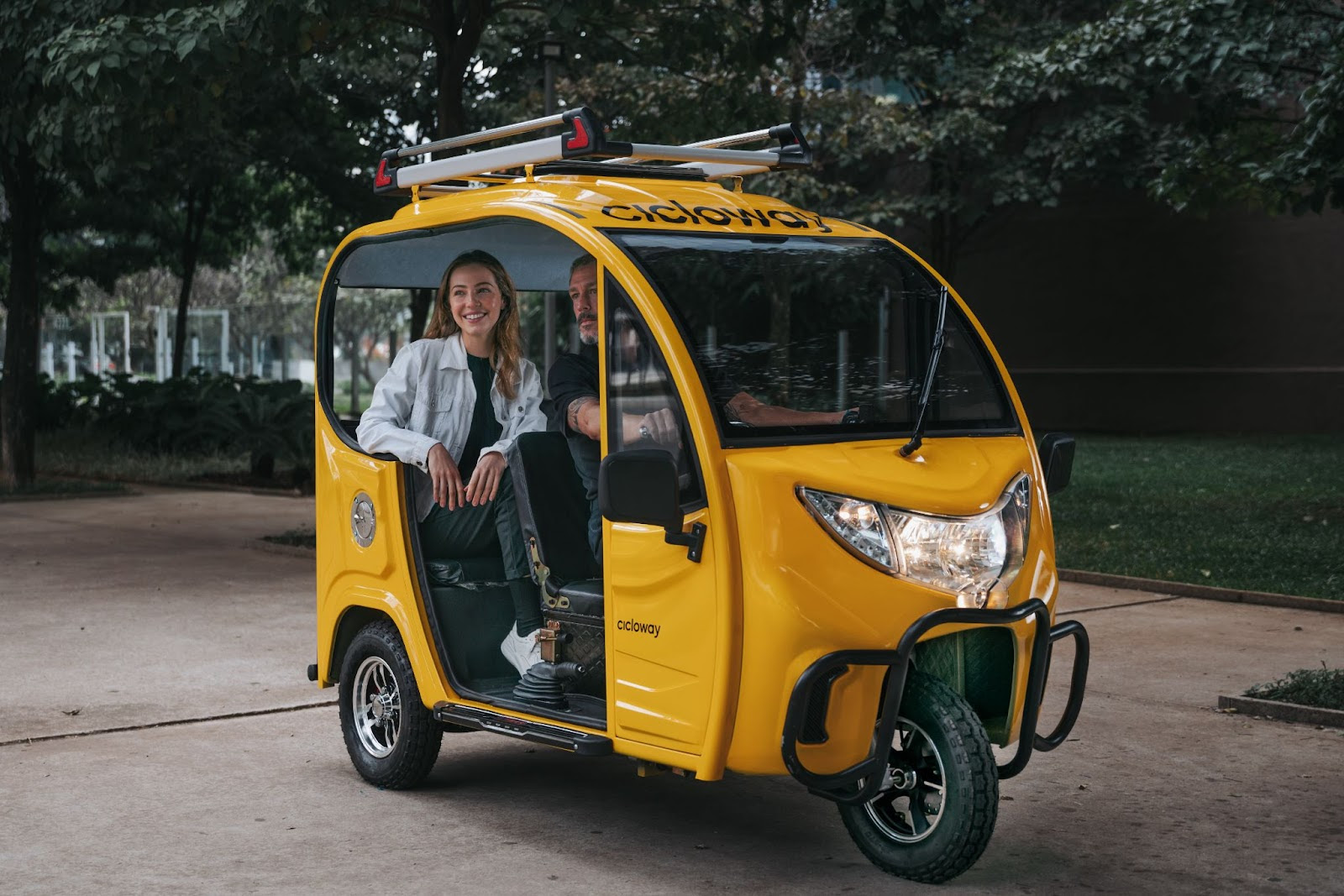 Conheça os detalhes do projeto Caroninha, que inventiva o uso de carros elétricos por bares e restaurantes durante a Copa do Mundo