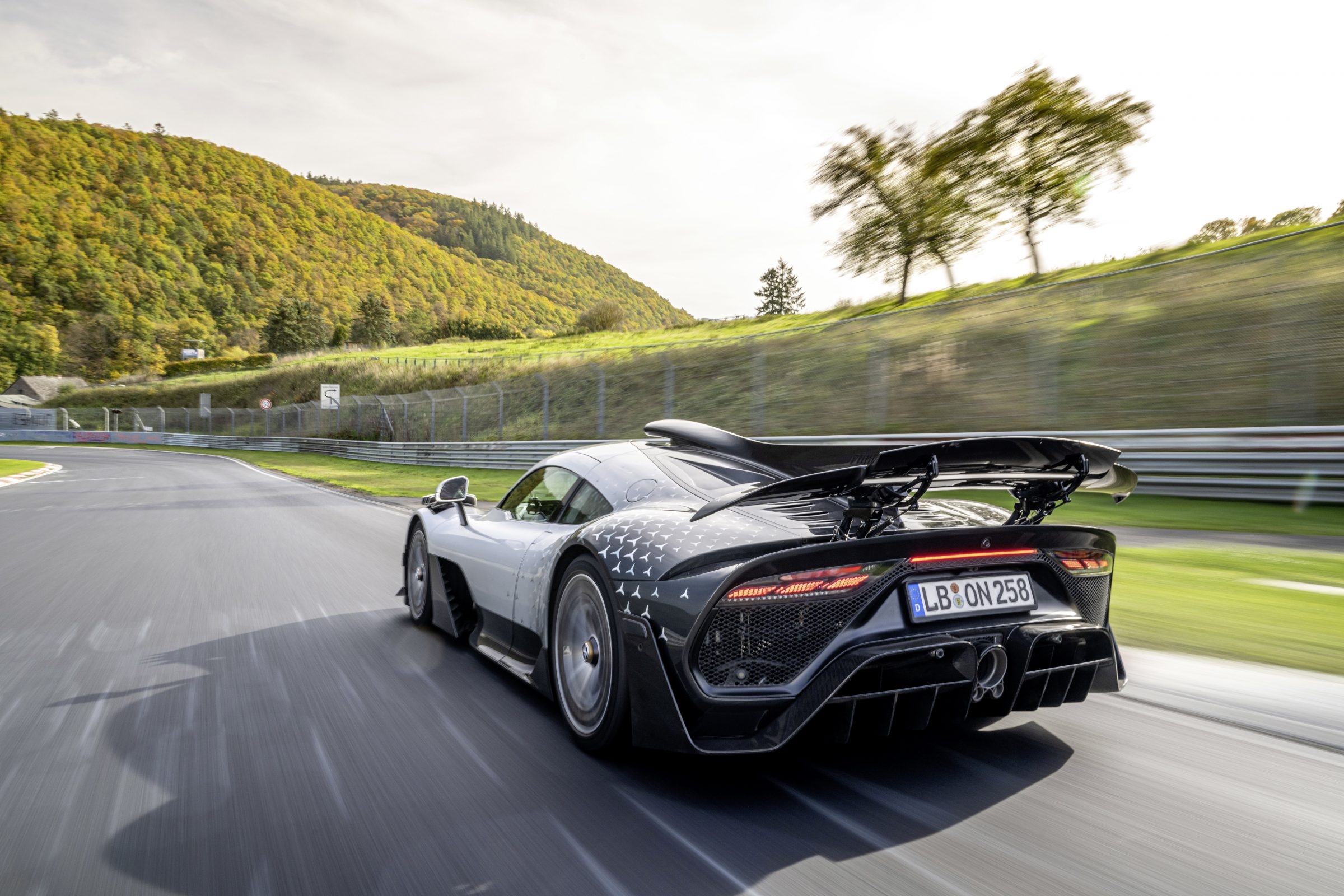 Carro elétrico de corrida da VW quebra recorde em Nürburgring