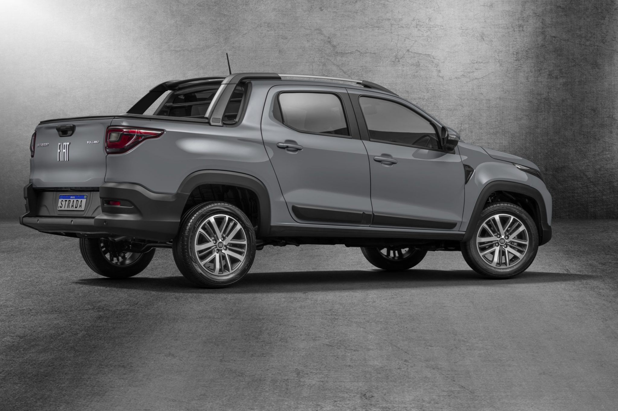 Fiat Strada Volcano 2023 ficha técnica, preços, consumo, itens e motor