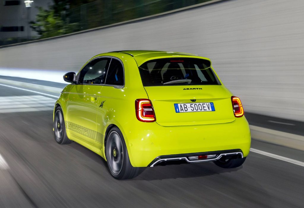 Traseira 500e Abarth esportivo elétrico