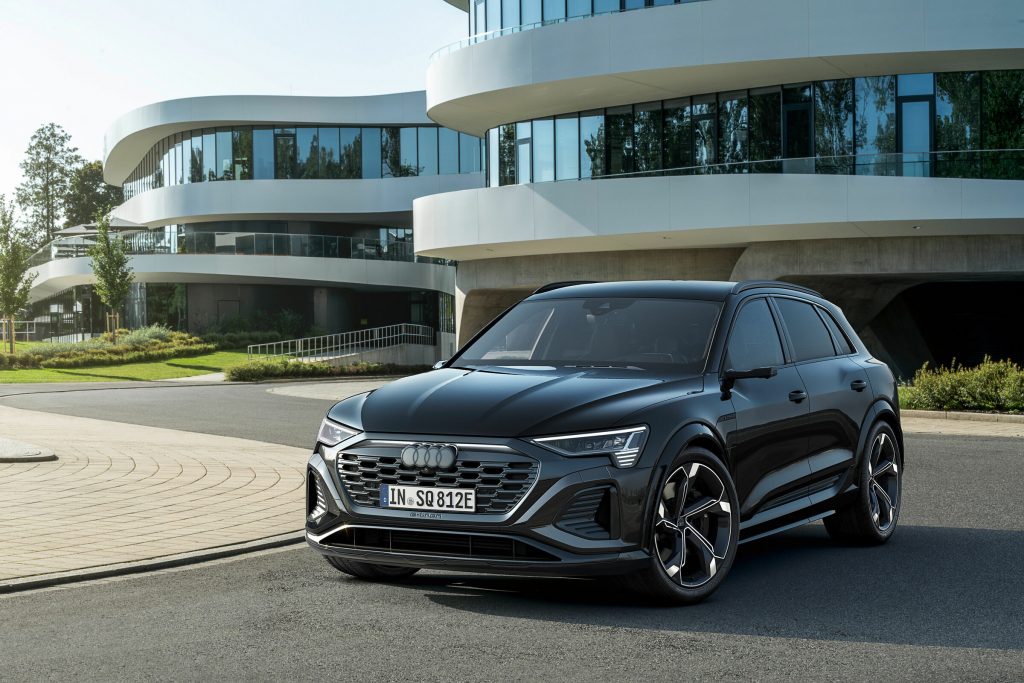 O Audi Q8 e-tron é o novo veículo elétrico topo de linha da marca dos quatro anéis