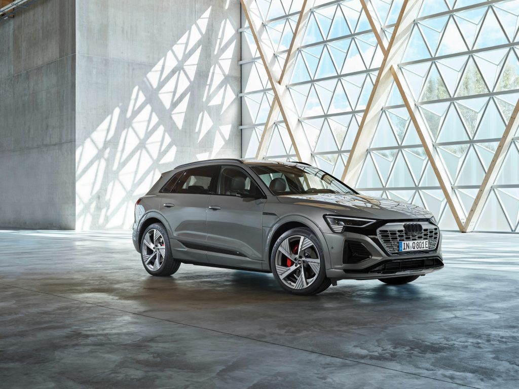 O Audi Q8 e-tron é o novo veículo elétrico topo de linha da marca dos quatro anéis