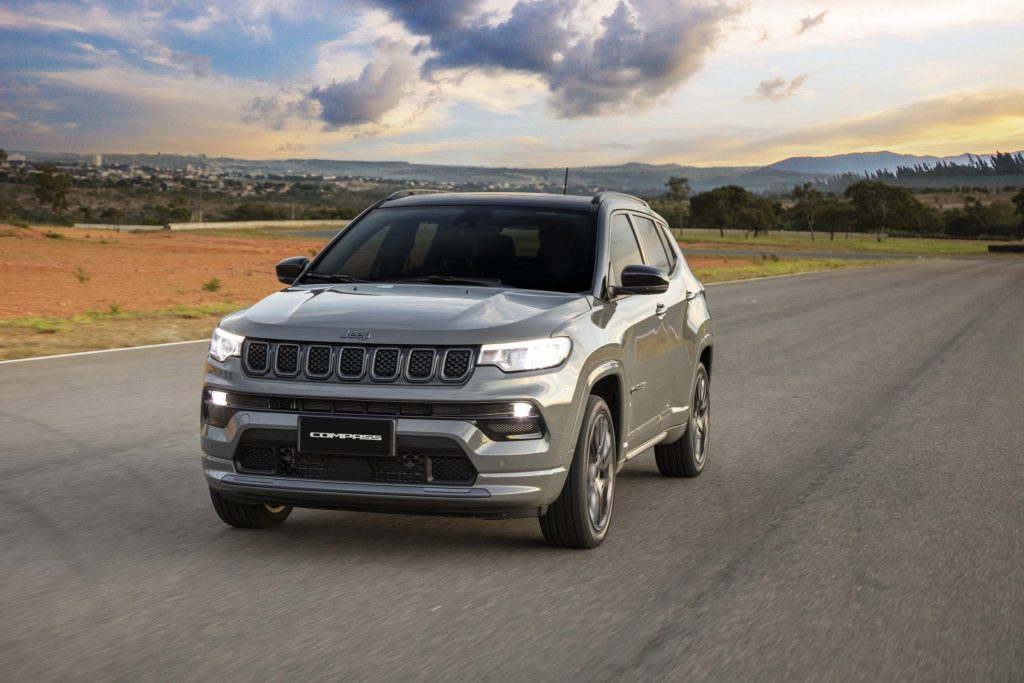 Os SUVs Jeep Renegade e Compass podem ser comprados com condições especiais durante todo o mês de novembro