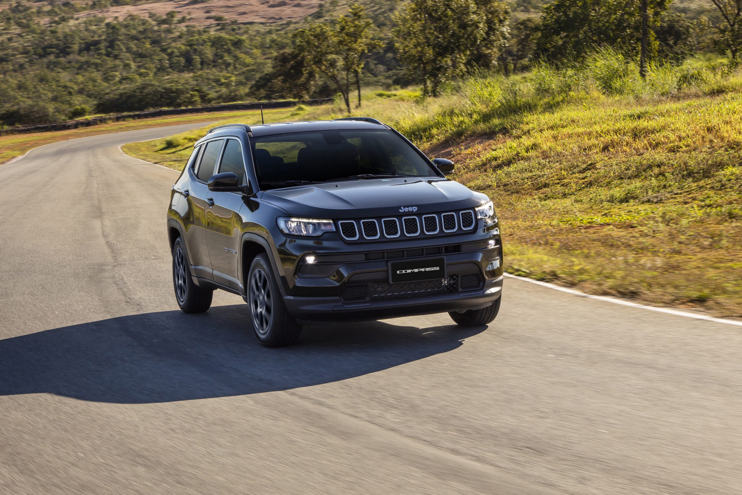 O Jeep Compass e o Ford EcoSport são os SUVs mais buscados na internet, em 2022, conforme revela levantamento de pesquisa