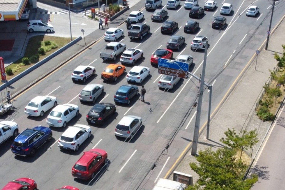 Saiba quando vence o prazo de licenciamento para placas 9 e 0 no Paraná