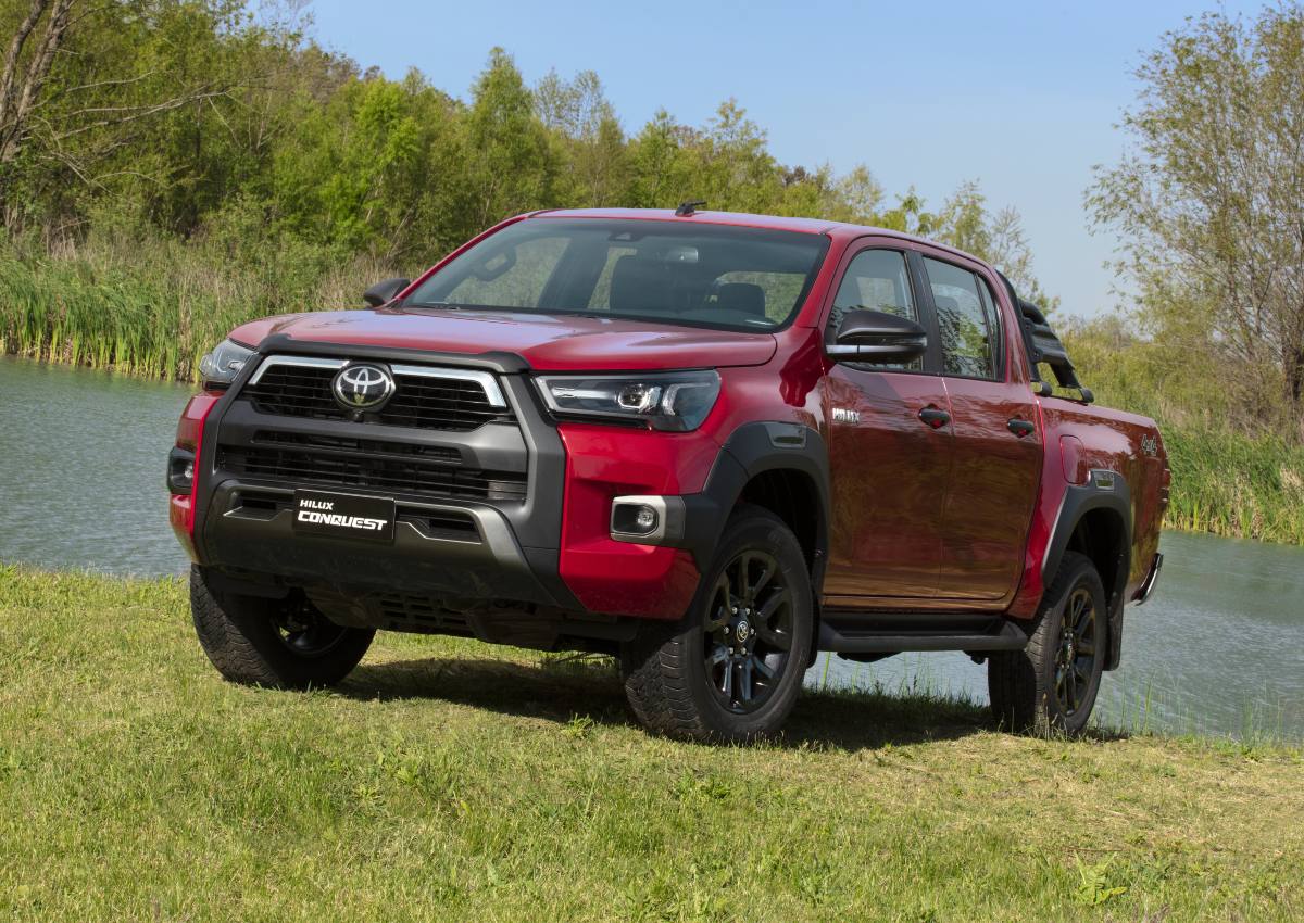 Dianteira Toyota Hilux 2023 versão Conquest