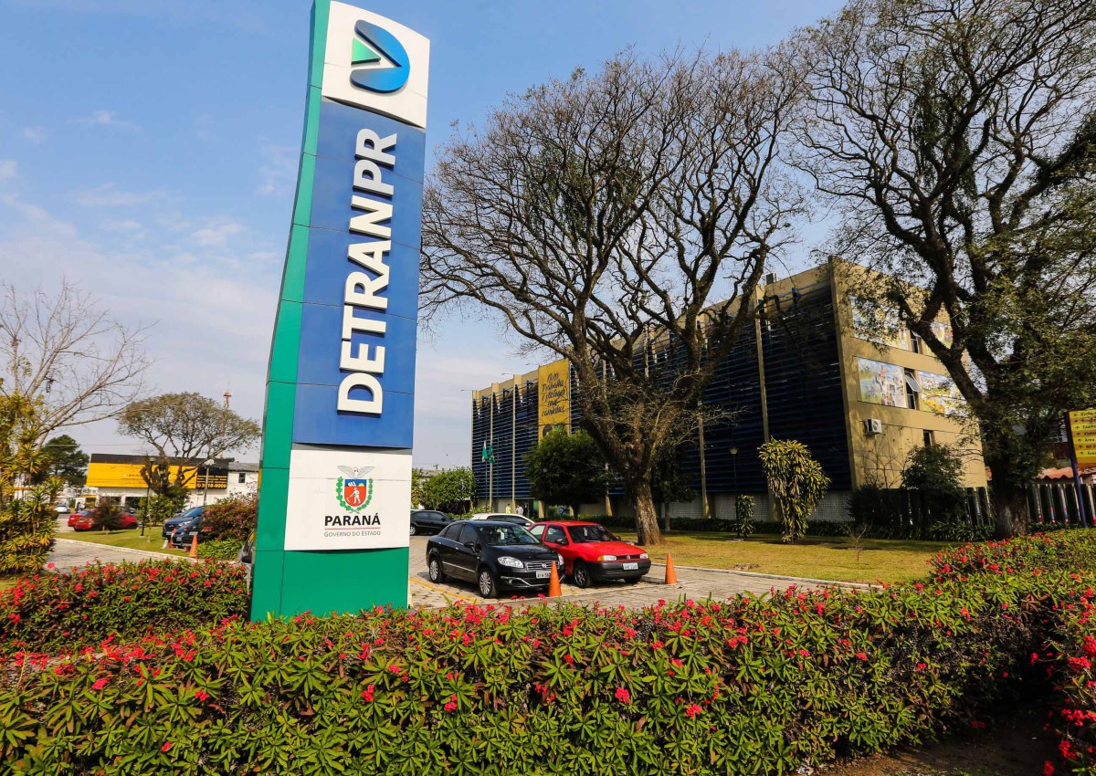 As taxas do Detran do Paraná ficaram mais caras em 2023. O aumento é de 5,13% sobre os preços cobrados em 2022