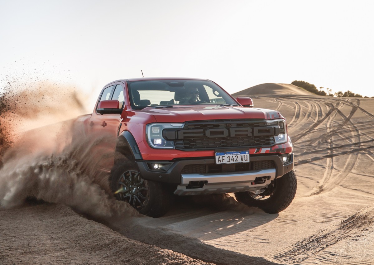 A Ford Ranger Raptor estreia no mercado argentino com o motor V6 que rende quase 400 cv de potência