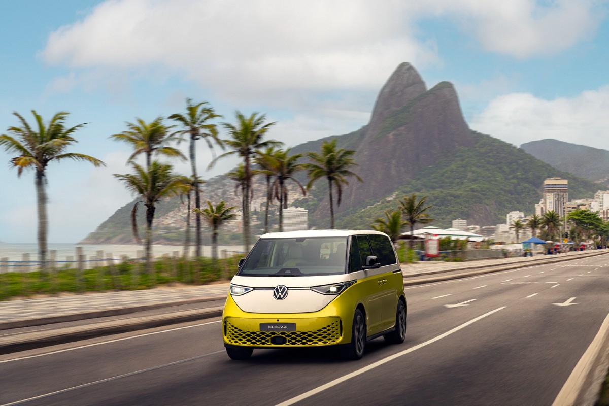 Em testes no Brasil, Kombi elétrica circula pelo Rio de Janeiro