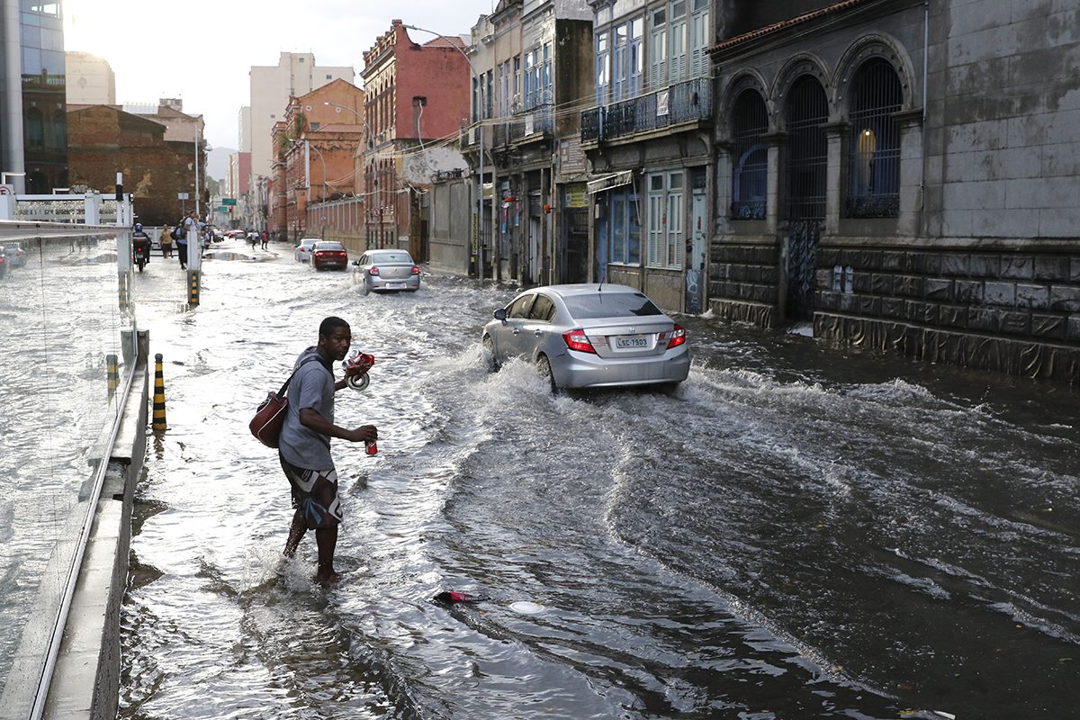 Detran-PE libera atendimento sem hora marcada para quem perdeu a placa na chuva