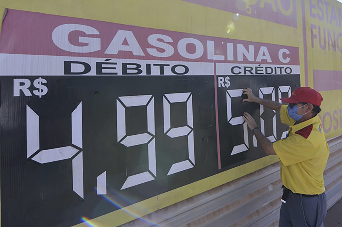 Gasolina fica mais cara a partir de hoje; confira o preço por estado