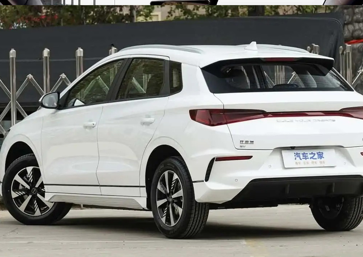 BYD E2 traseira