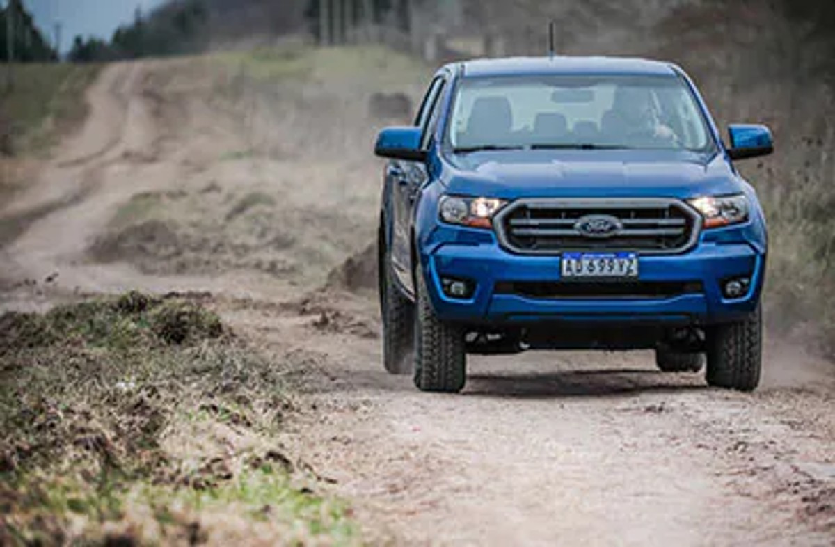 Ficha técnica da Ford Ranger XLS 4x2 2023