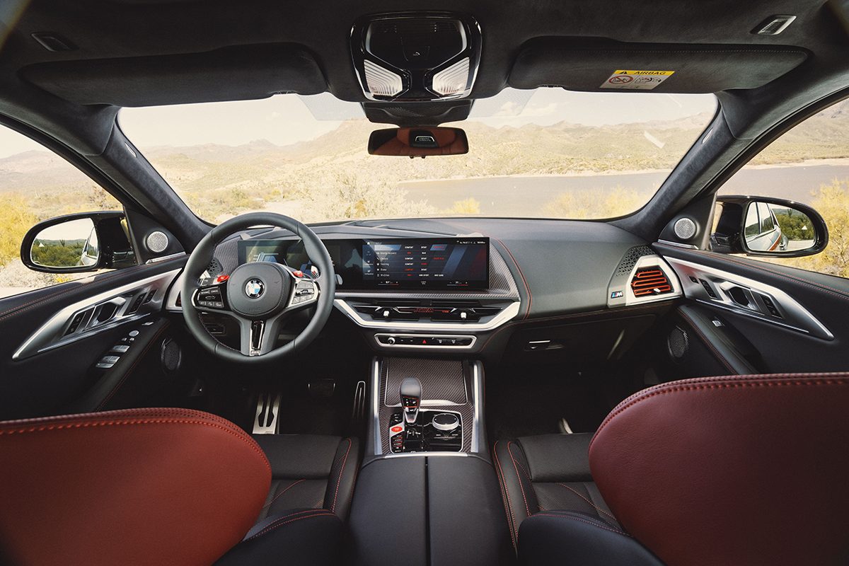 BMW XM é SUV híbrido, esportivo legítimo e tem alto-falantes até