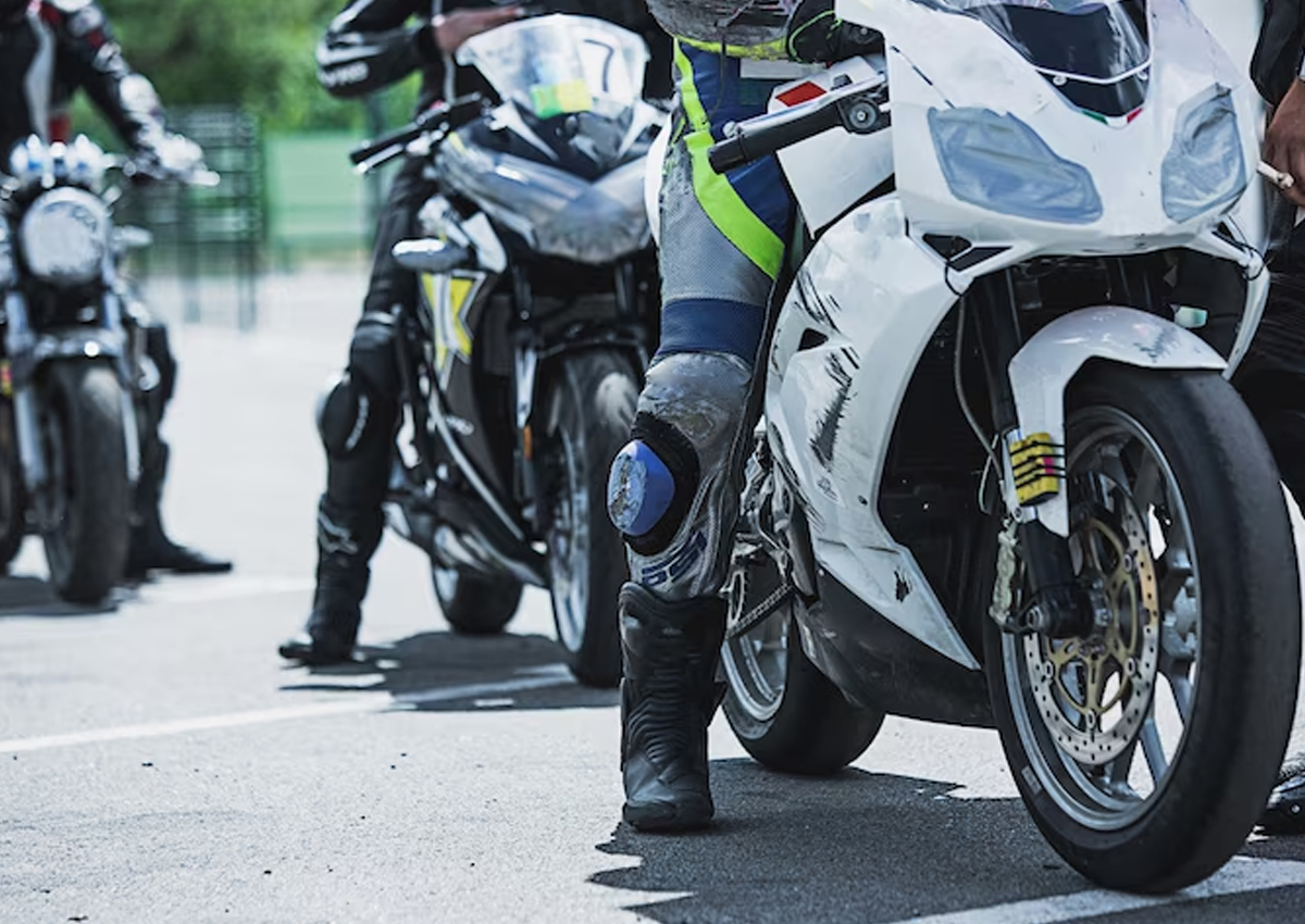 Pagar a prestação de uma moto ou pegar ônibus todo dia: o que é mais barato? 