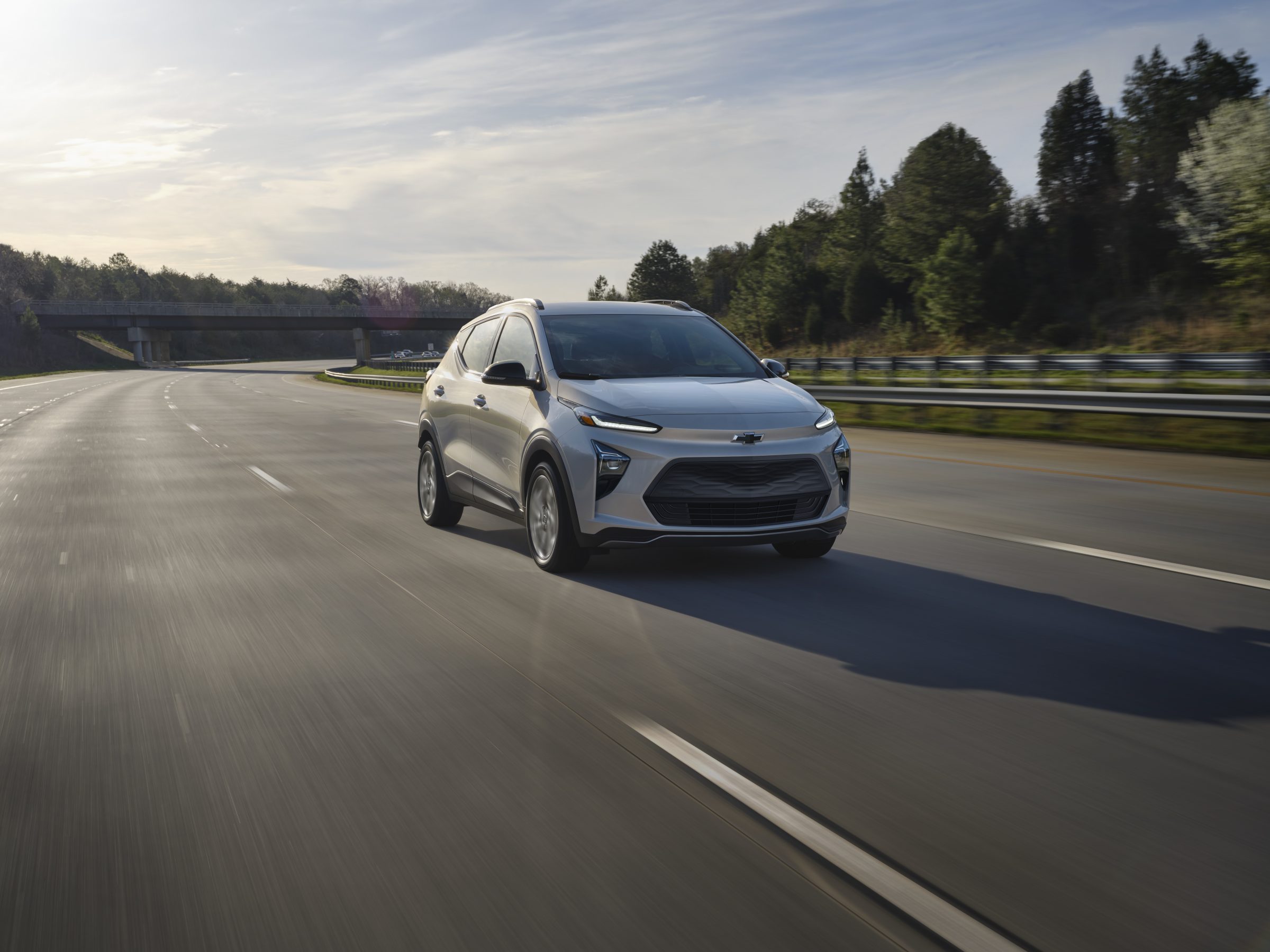 Segundo carro elétrico da Chevrolet é lançado no mercado brasileiro