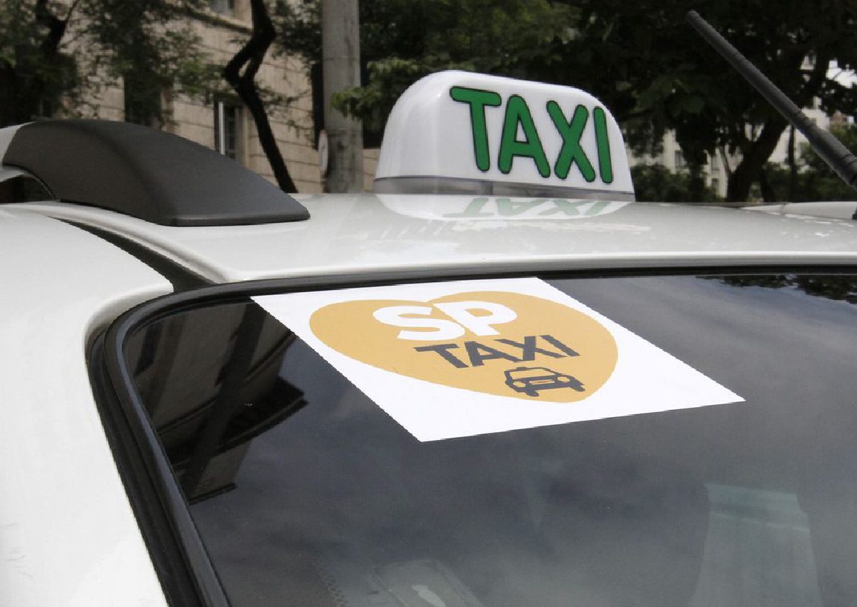 Taxistas de SP protestam contra app, entenda o motivo