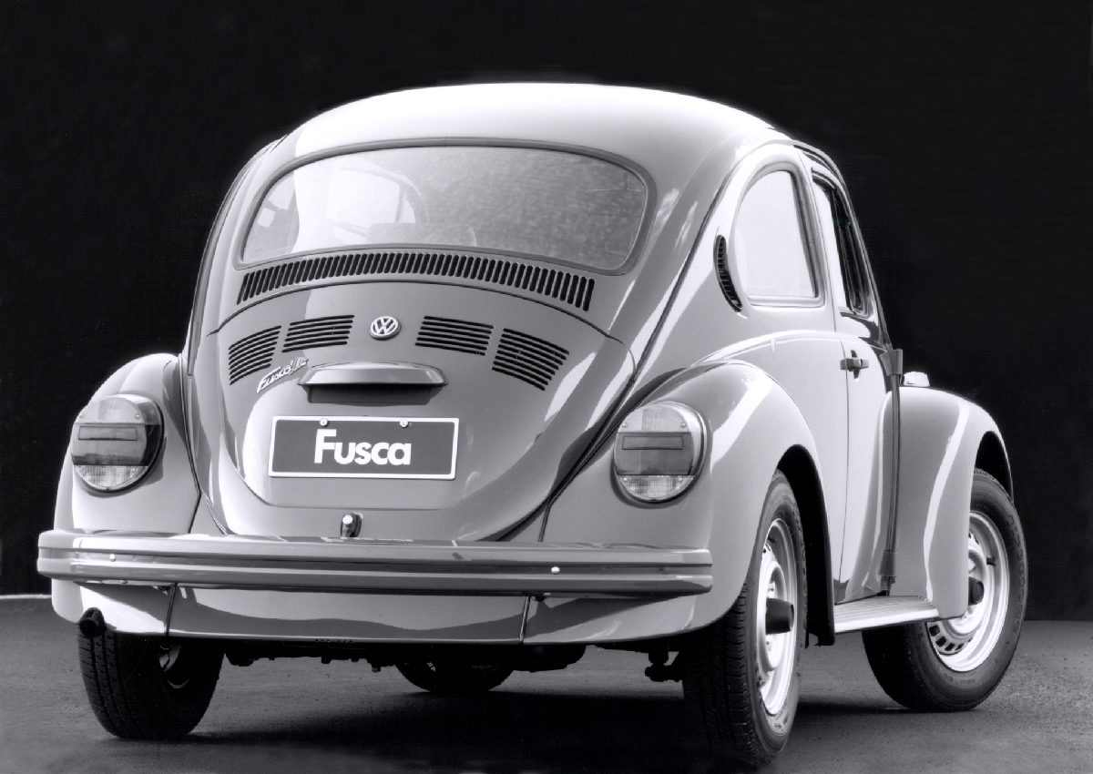 Até o fusca seria caro? Veja quanto custaria estes 5 carros populares dos anos 90 hoje