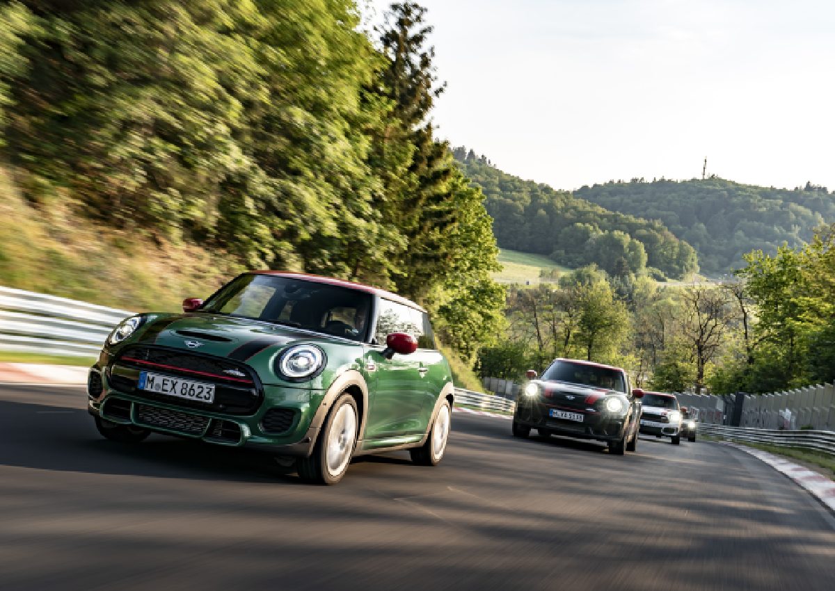 Descubra o que está por trás do verde icônico dos carros da MINI