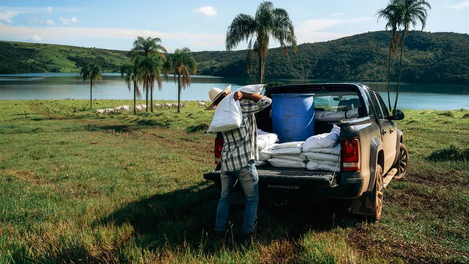 A Volkswagen Amarok conta com capacidade de carga impressionante e toda a força necessária para fazê-la valer 