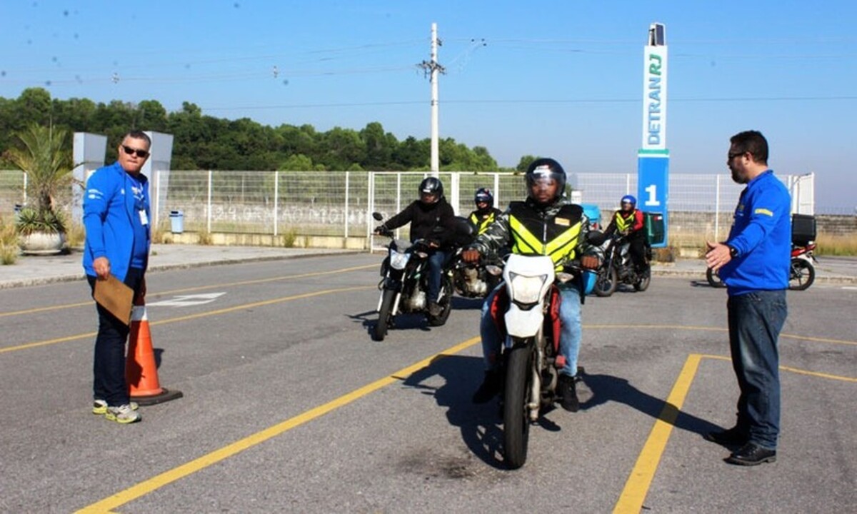 Curso do Detran para mototaxistas e motofretistas