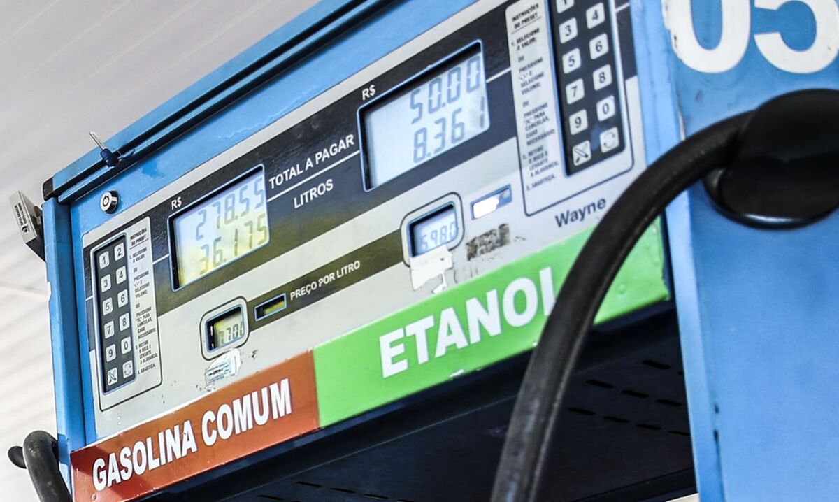 Encher o tanque de gasolina está mais caro