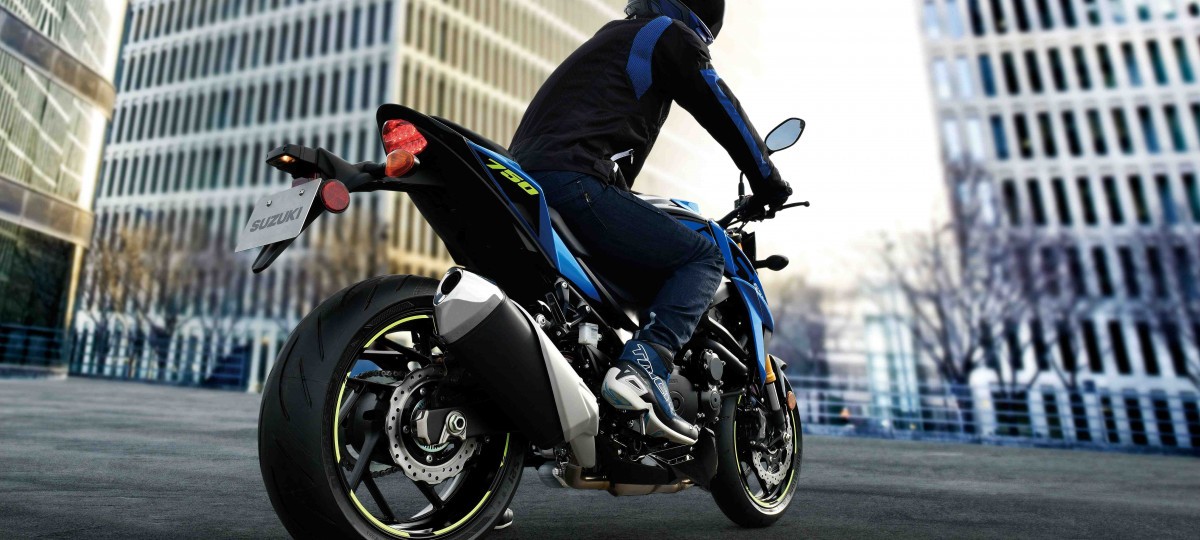 Suzuki GSXS750 2024 ficha técnica, preço e itens de série