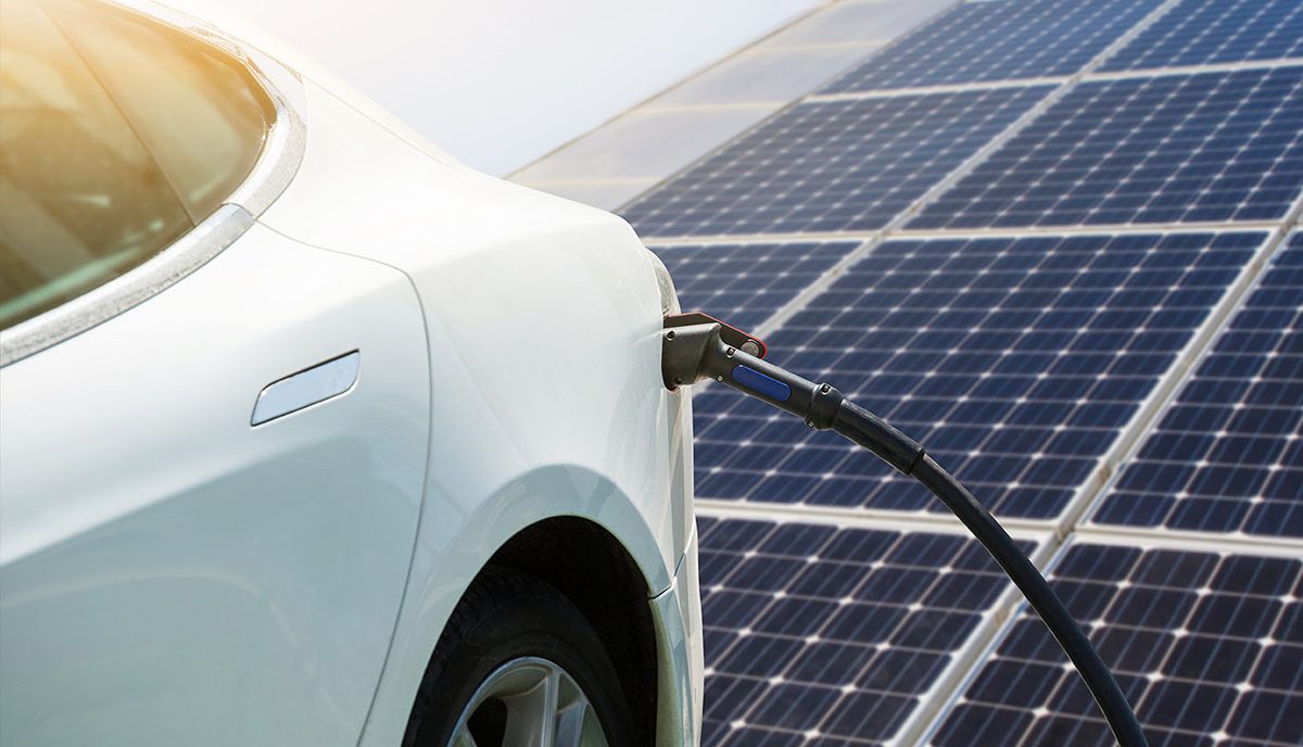 Carro elétrico carregado com energia solar pode revolucionar o setor