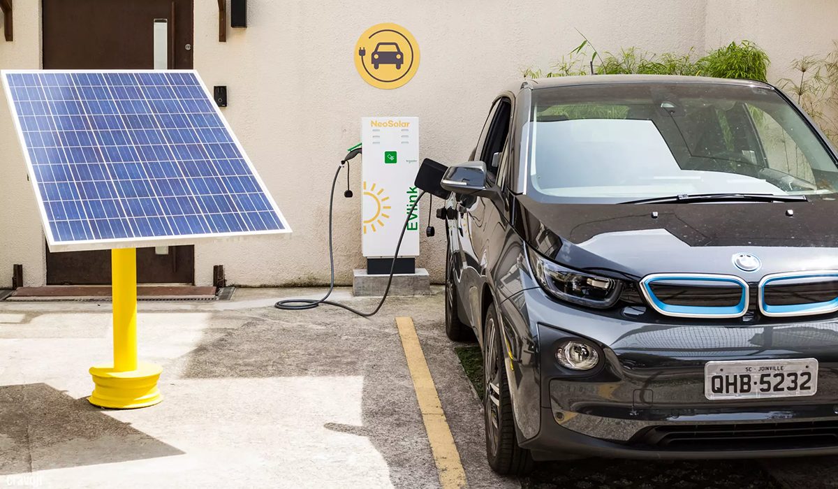 Carro elétrico carregado com energia solar pode revolucionar o setor