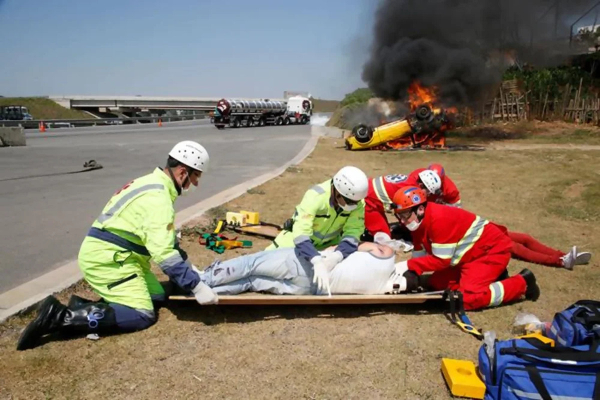 Simulado contou com exercícios em lidar com acidentes envolvendo produtos perigosos 