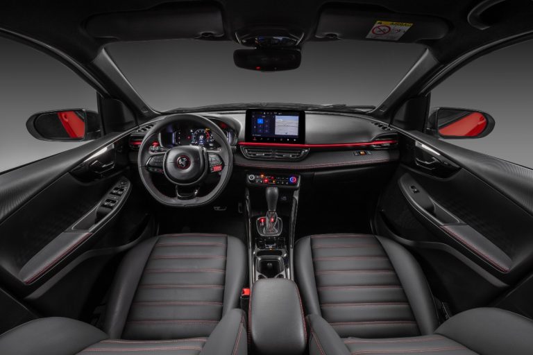 Interior do Fiat Fastback Abarth