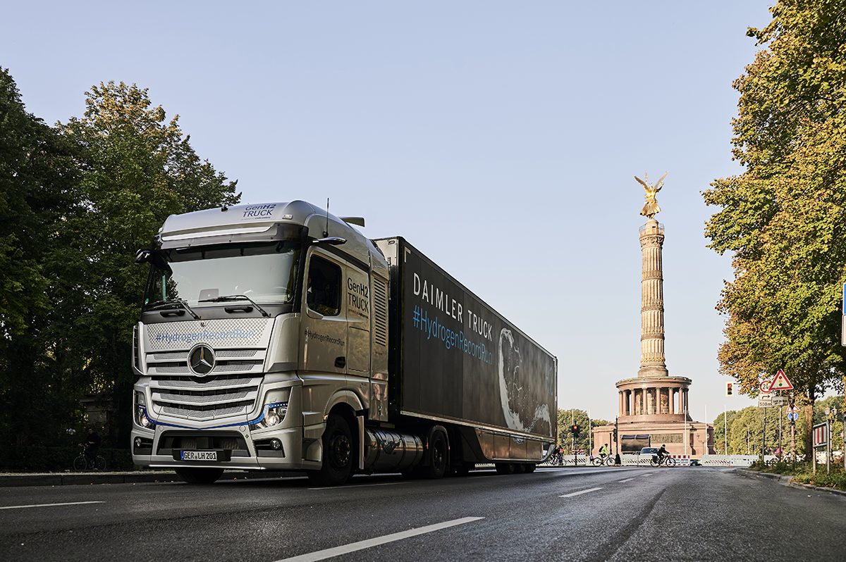 Este caminhão da Mercedes tem autonomia de 1.000 km com um único abastecimento