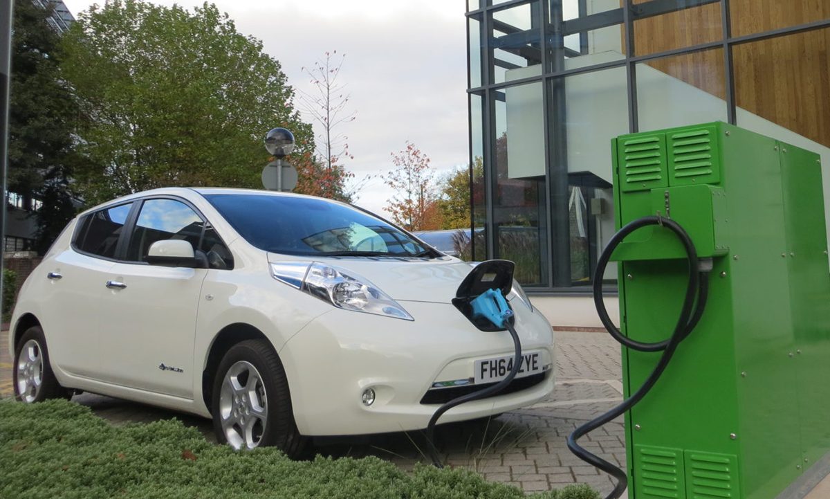 Montadoras se unem em parceria focada em serviços para carros elétricos