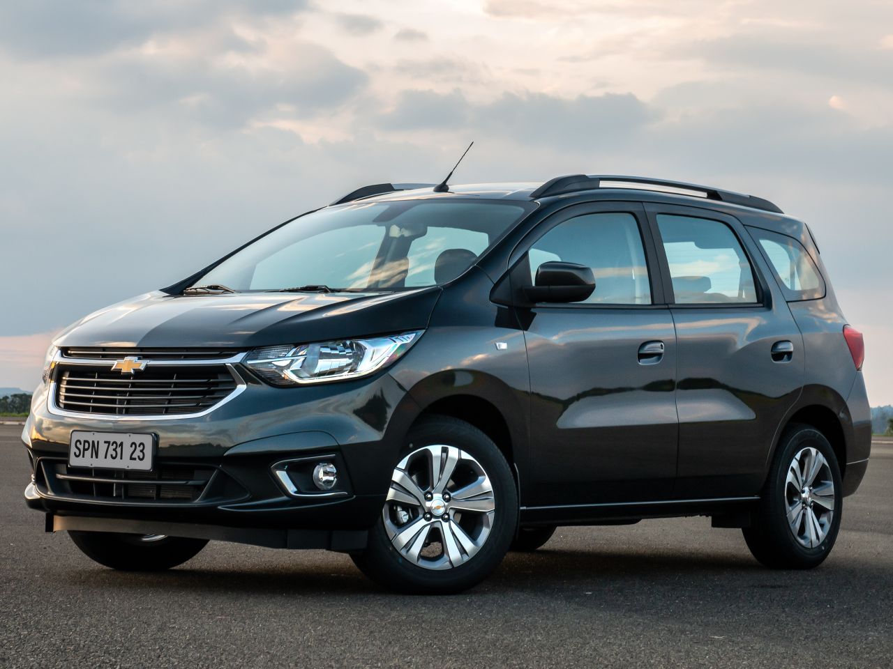 O Chevrolet Spin faz bonito com um espaço para passageiros e bagagem enorme! 