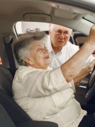 Afinal, idoso tem ou não direito a desconto na compra de um carro? - Foto: Freepik