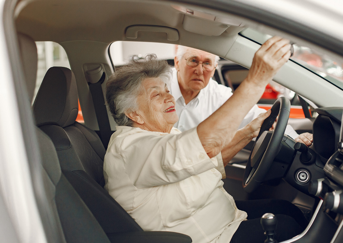 Idoso tem desconto na compra de carros? Veja como conseguir