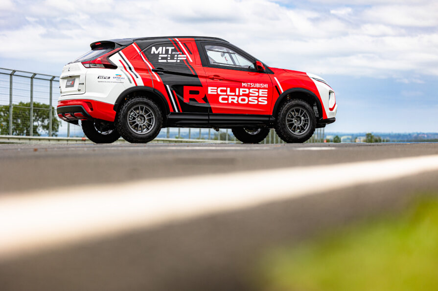 Mitsubishi apresenta Eclipse Cross R, SUV de rally que pode ser comprado pelo público