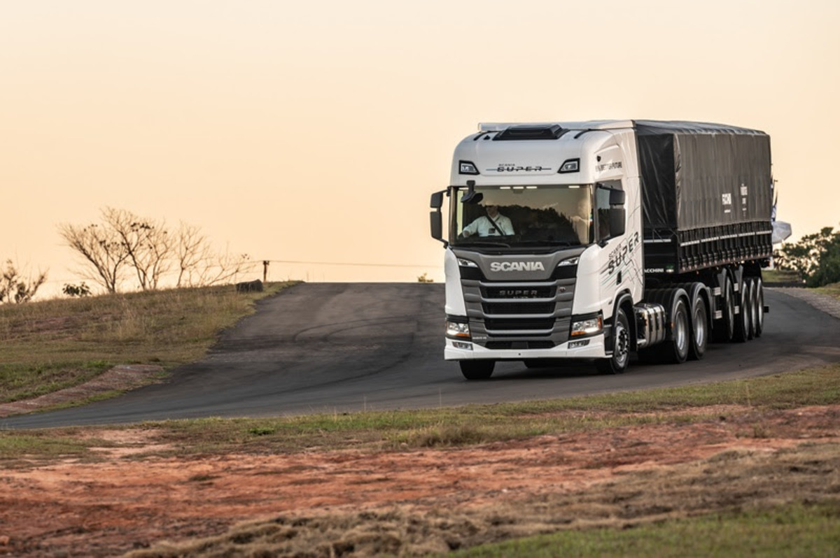 Scania vende de uma só vez 350 caminhões, sendo 100 movidos a biodiesel