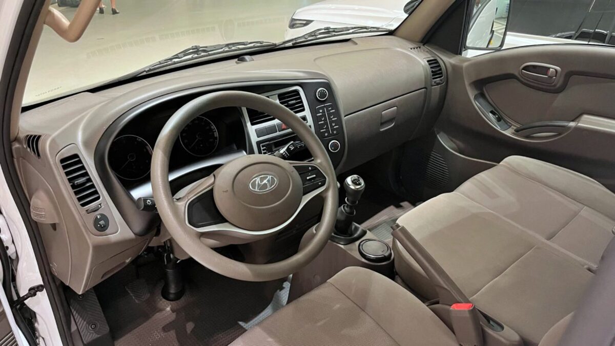 Interior da caminhoneta Hyundai HR 4WD