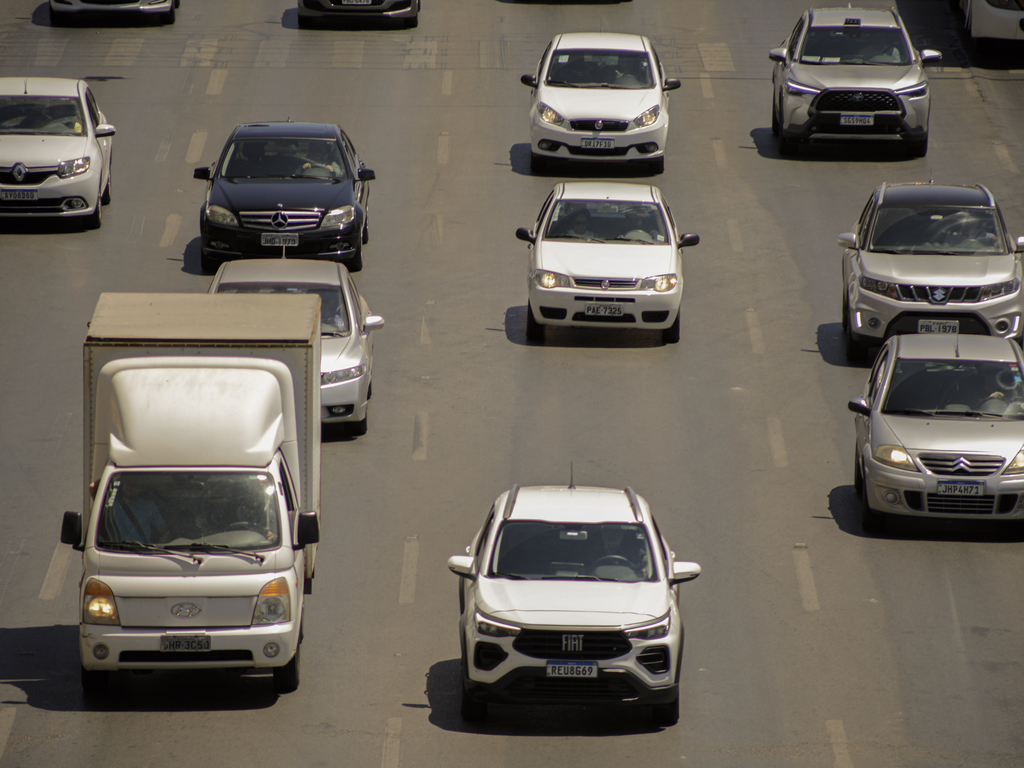 Venda de carros usados cresce em outubro e populares lideram