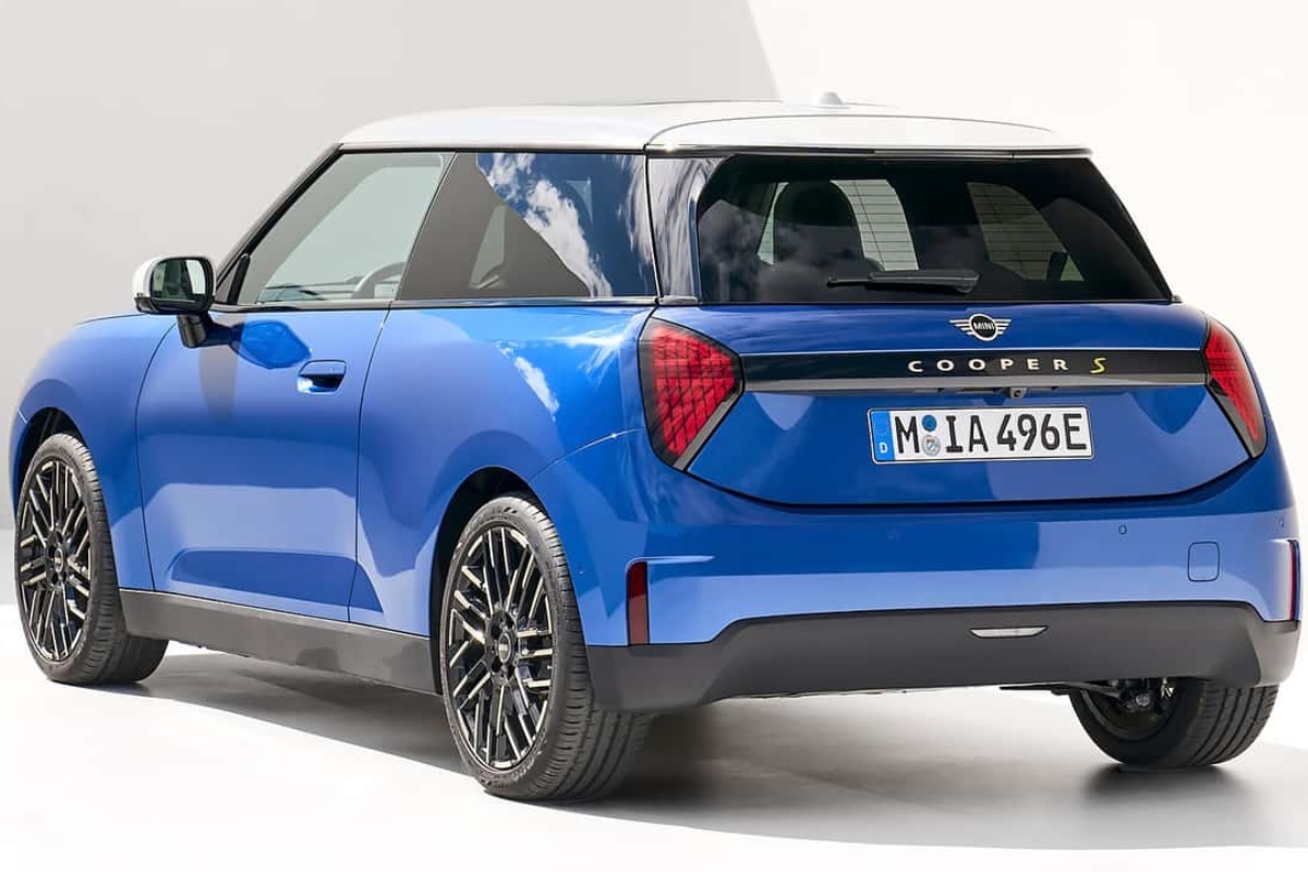 Novo Mini Cooper EV 2024 oferece boa performance para o motorista - Foto: divulgação 