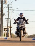Finalize 2023 com um curso de pilotagem de motos da BMW, saiba como