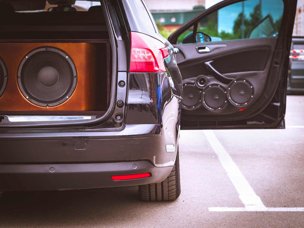 Multa por som alto no carro: o que diz a lei? Veja medidas