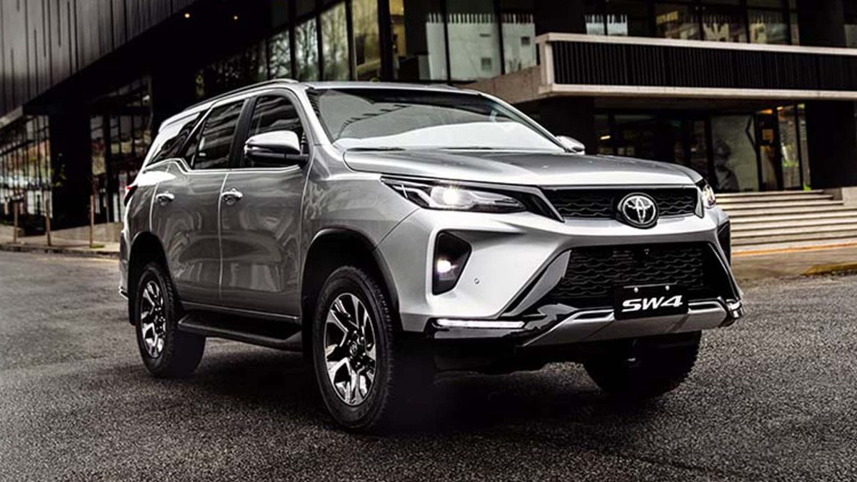 Toyota SW4 ganha nova versão no mercado brasileiro