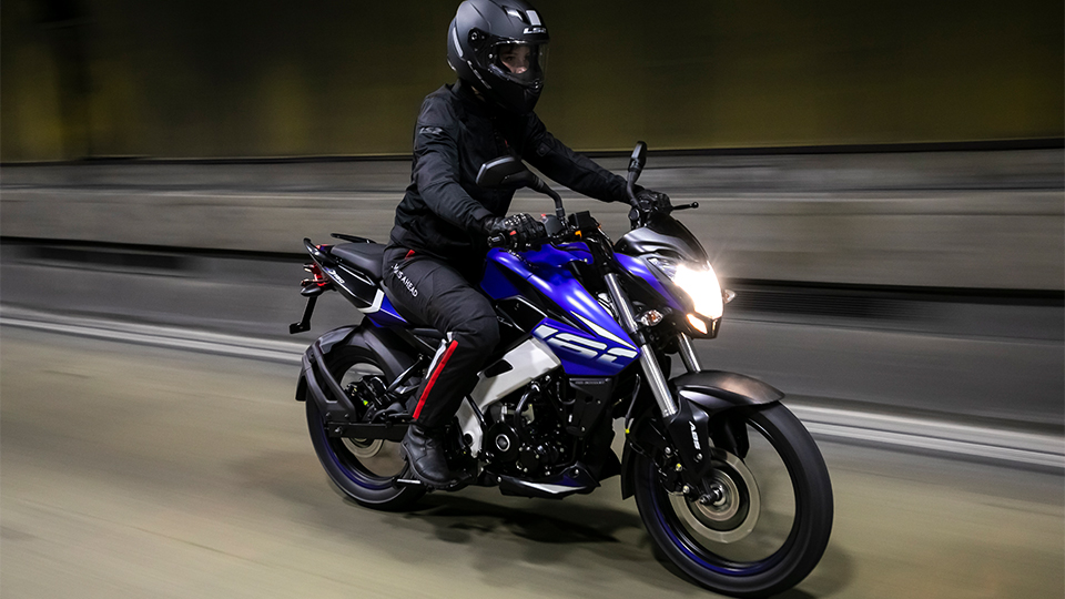 Ficha técnica da Bajaj Dominar 160 2024