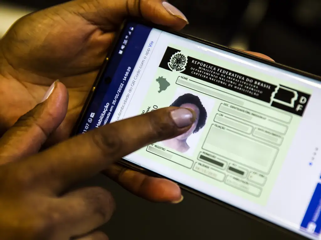 Tirar CNH de graça pelo celular Tirar CNH de graça pelo celular